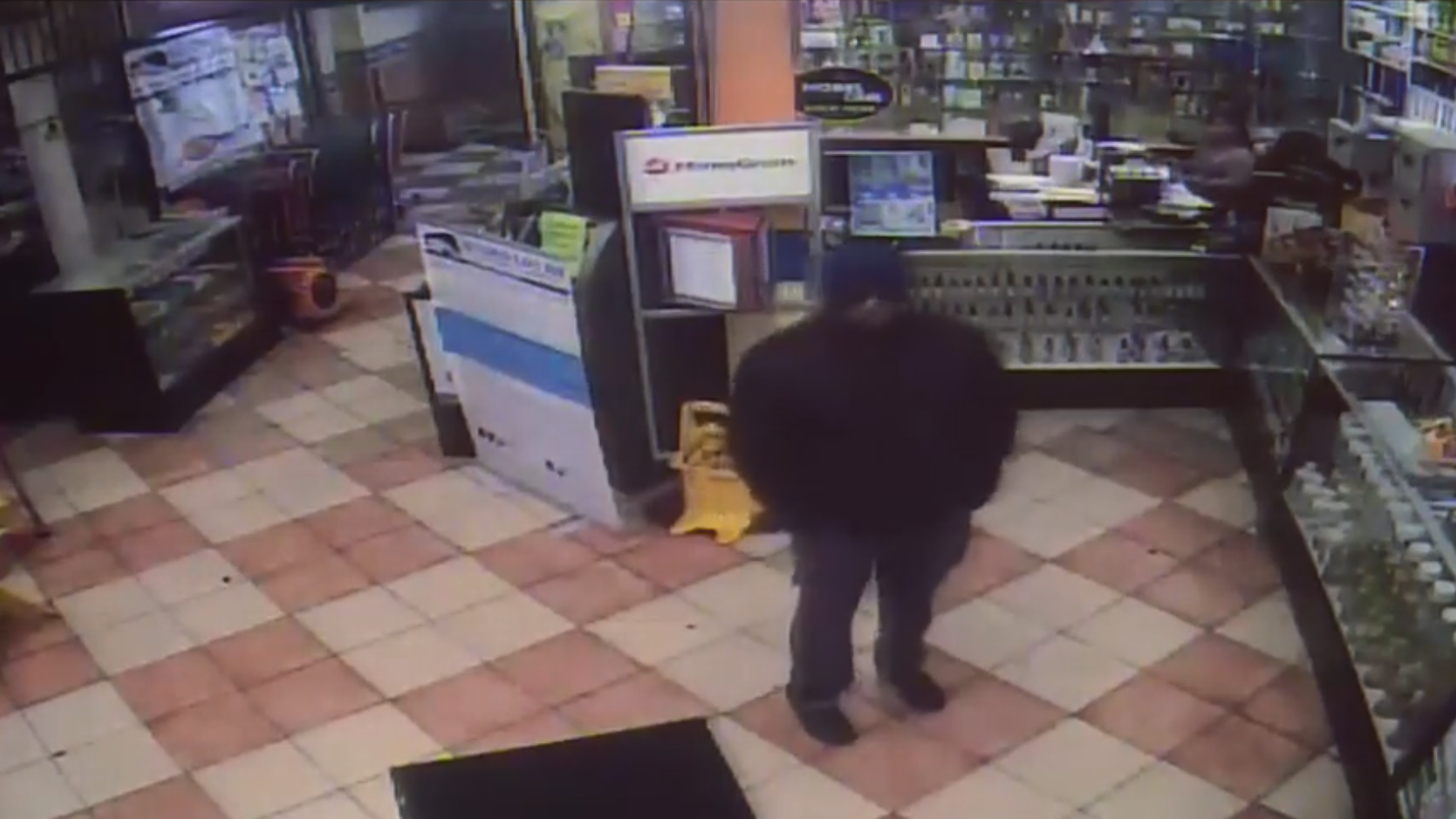 Violent armed robber sought in Mpls.